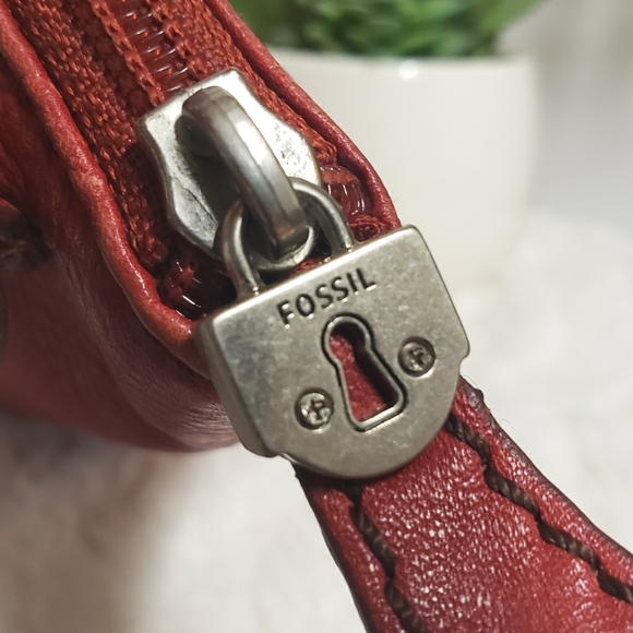 EUC Fossil Maddox Mini Red Pebbled Leather Crossbody - Picture 7 of 16